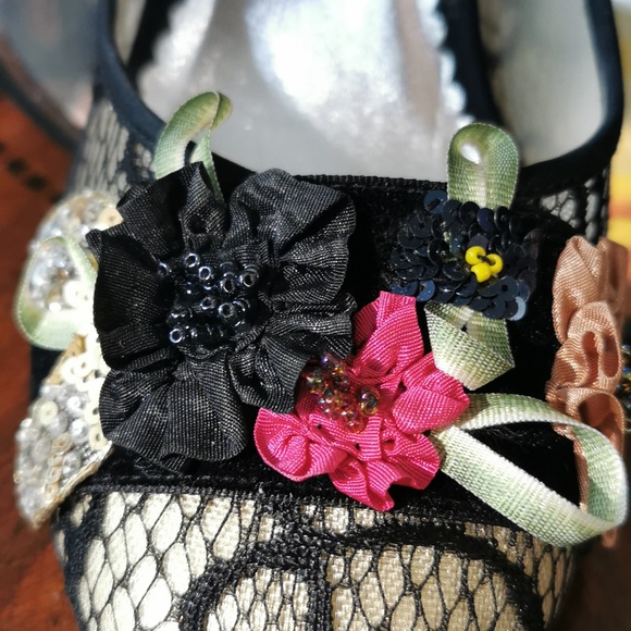 BEVERLEY FELDMAN BLACK LACE SHOES - Picture 4 of 7